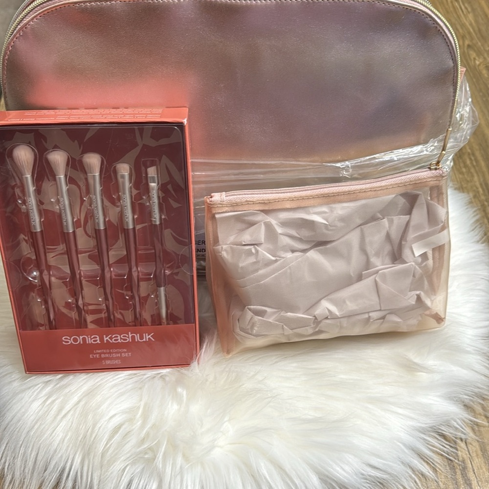 Sonia Kashuk 5 piece brush and Large Makeup Bag w/ Mini